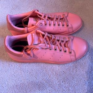 Striking adidas!!! Very cool shoes!!! Worn twice!